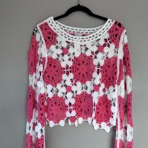 Francesca's Collections Pink and White Floral Crochet Crop Top